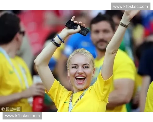 世界杯球迷热情四溢 美女球迷成赛场亮点引人注目